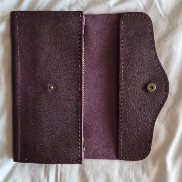 Portland Leather plum large Bozeman wallet - Picture 3 of 8
